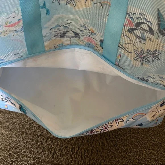 “Beach Treasures” tote with built in cooler - Picture 2 of 4